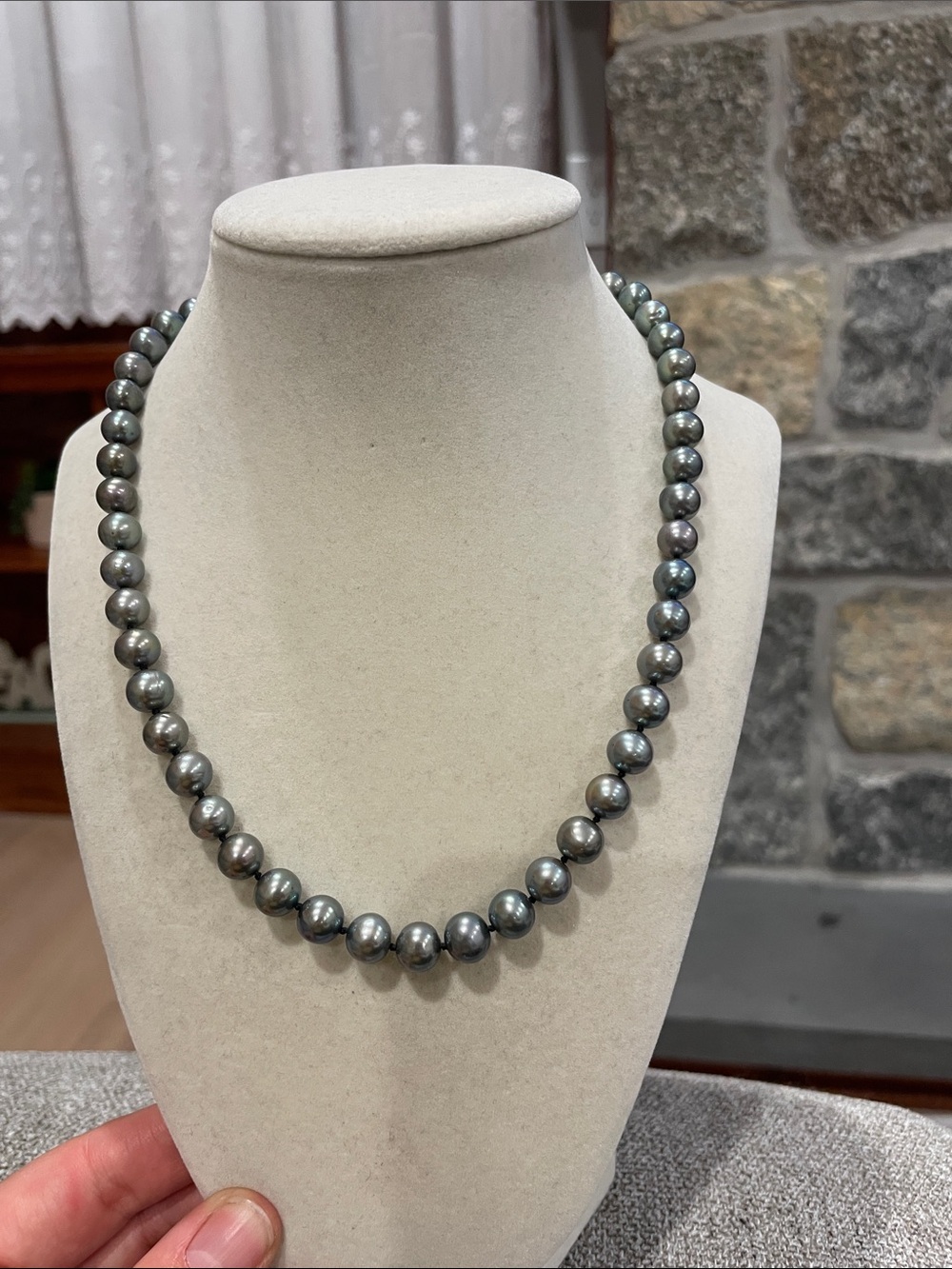 Classic Tahitian-Style Gray Pearl Necklace - Elegant Women’s Jewelry 14 k gold